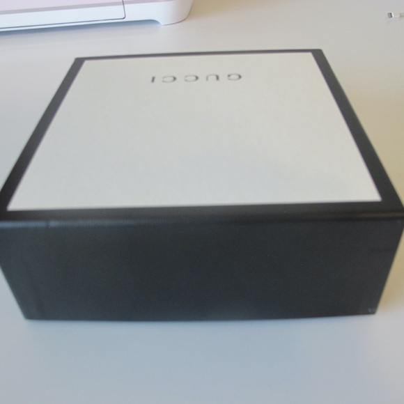 Gucci Authentic Signature Black & White Belt Box 7.4" x 7.4" GUC - Picture 4 of 8